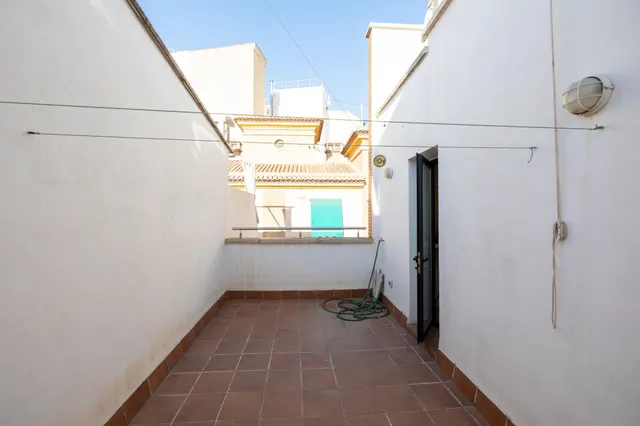 Casa exclusiva junto a Acera del Darro. Pleno centro de Granada. Seminueva y con ascensor propio — 37