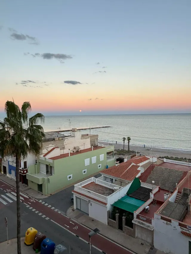 Luminoso Apartamento en Playa de Nules a Solo 50 Metros del  - foto 3