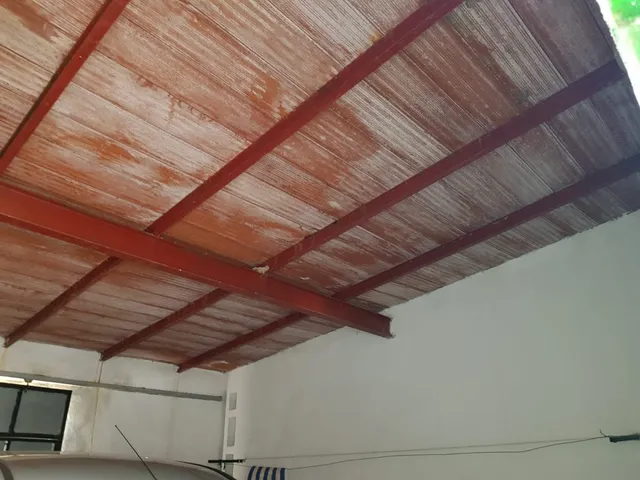 CASA CON COCHERA Y SALIDA A DOS CALLES — 7