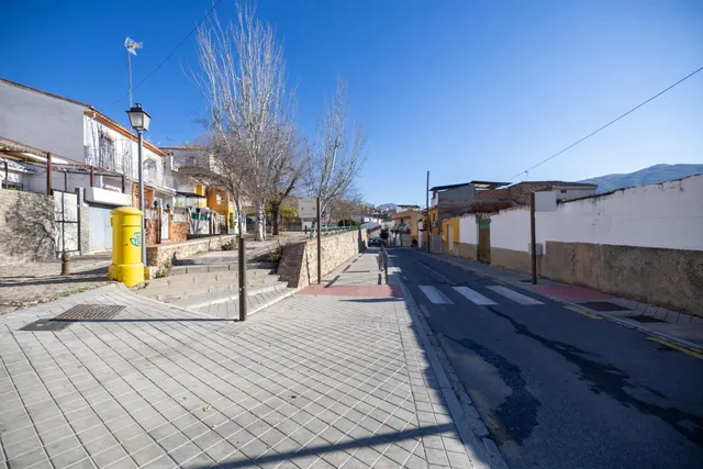SOLAR EN VENTA EN UNA ZONA INMEJORABLE — 13