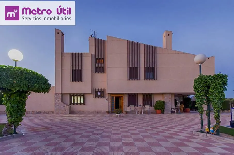 CHALET DE LUJO EN PRIMERA LÍNEA - ZONA PERLETA