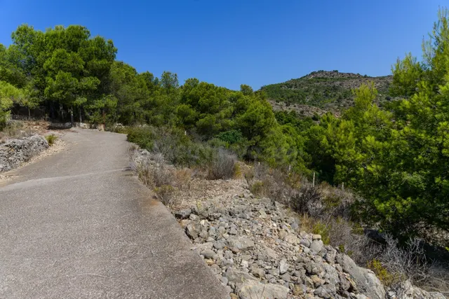 Parcela residencial de 500 m2 con vistas al mar y la montaña - foto 2