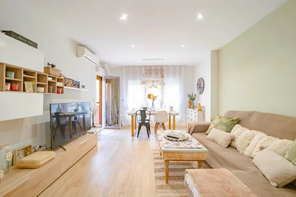 ESPECTACULAR VIVIENDA REFORMADA, TOTALMENTE EXTERIOR, CON BALCÓN Y ASCENSOR A COTA 0 JUNTO A LOS JARDINES DEL TURIA