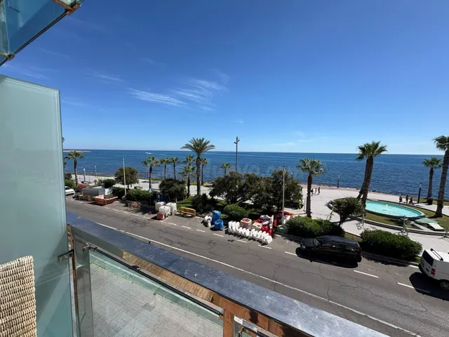 Apartamento moderno y espacioso en primera línea de mar junto a Playa del Cura. ¡3 dormitorios, 2 baños, balcón con vistas al mar (sureste) y piscina comunitaria! — 3
