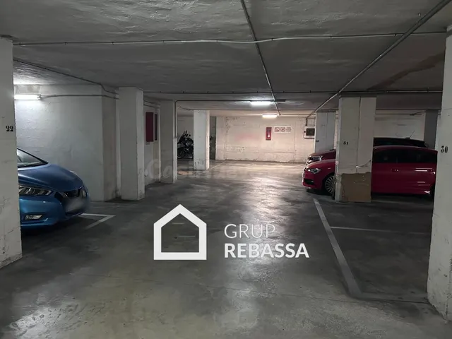Plazas de aparcamiento en alquiler en Camp Redó – 100 €/mes  - foto 2