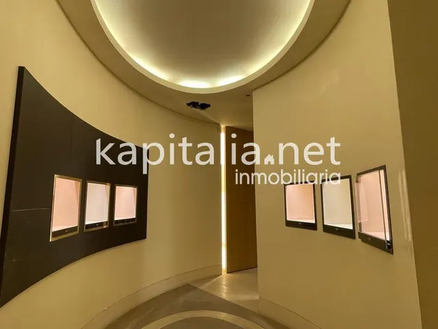 Local comercial en alquiler en el centro en Valencia (Valencia) — 28