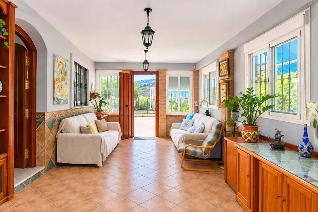 VENDE EN EXCLUSIVA CHALET INDEPENDIENTE EN COÍN — 21