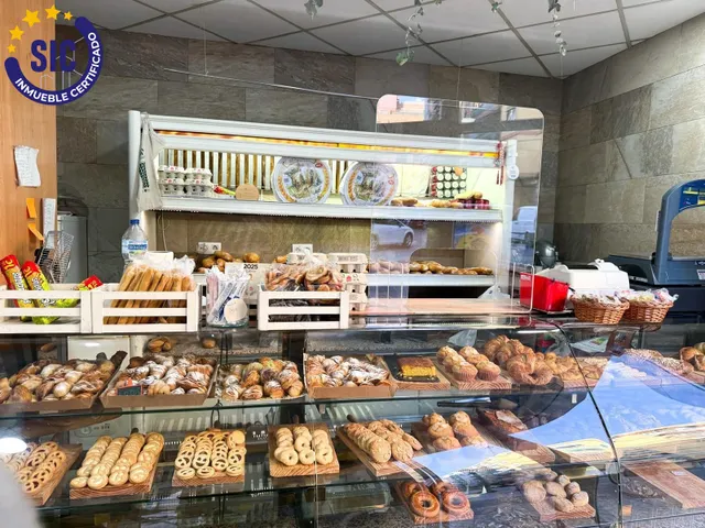 LOCAL COMERCIAL EN LA ZONA NOU MOLES — 12