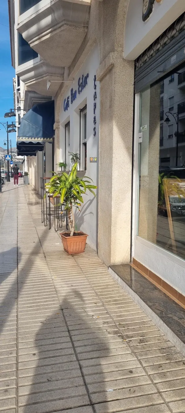 LOCAL COMERCIAL EN AVENIDA PRINCIPAL — 23