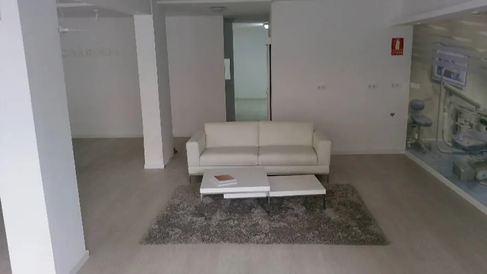 EN VENTA LOCAL COMERCIAL EN LOS CRISTIANOS