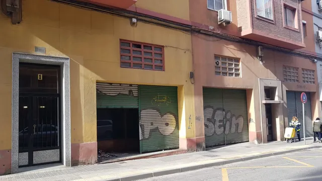 AVDA NAVARRA - 270 m2 de LOCALES COMERCIALES A PIE DE CALLE. — 2