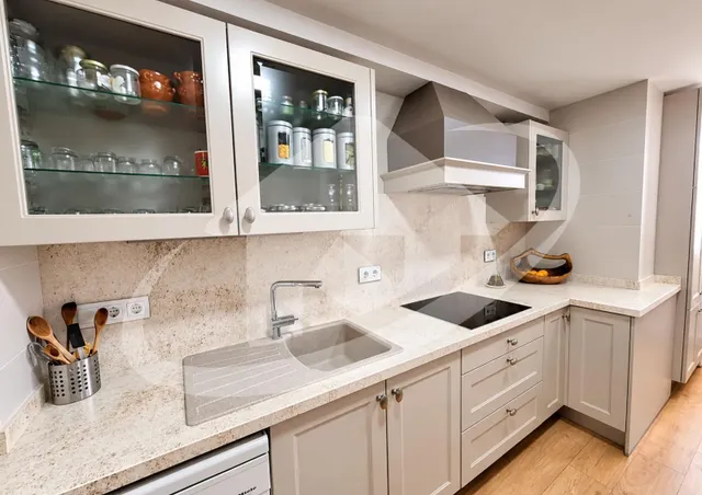 Impresionante Piso Reformado en Sabadell con Vistas y Comodidades — 7