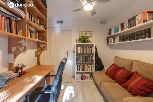 Exclusivo piso señorial con terraza en el Paseo del Salón (Cuesta de Escoriaza), con cochera y trastero. — 45