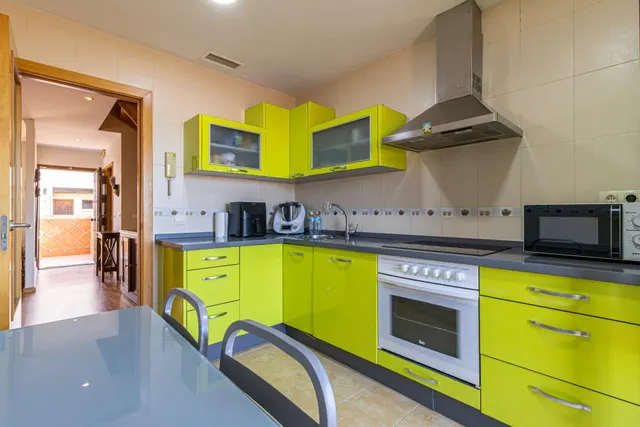 CASA EN LA CARTUJA CON PISCINA Y SÓTANO - foto 5