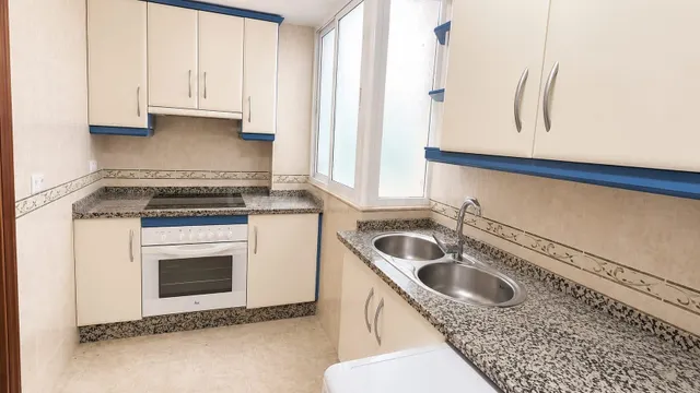 Amplia Planta Baja en Semi Centro de Cabra - ¡Ideal para Tu  - foto 4