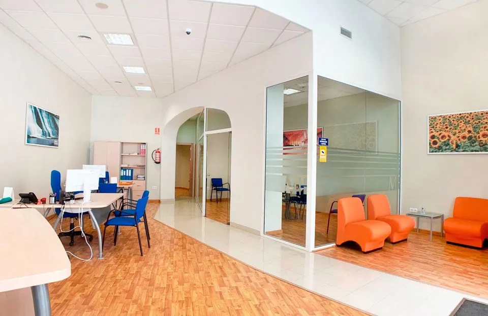Magnífico local comercial junto a la Plaza Andalucía