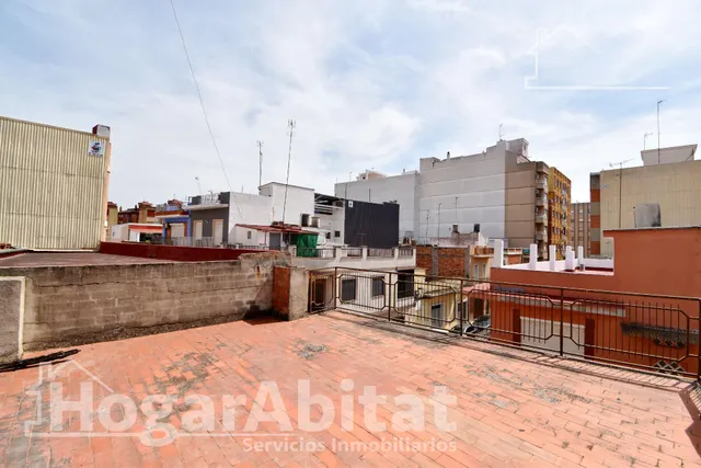 MAGNÍFICA CASA CON DOS VIVIENDAS INDEPENDIENTES Y TERRAZA, CERCA DEL CENTRO — 24