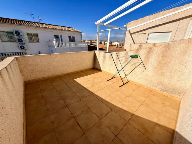Adosado en planta alta en El Paraíso, Torrevieja — 27