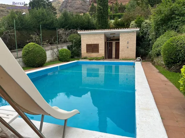 Casa en parcela de casi cuatro mil metros, con piscina, jardin, maravillosas vistas. — 8