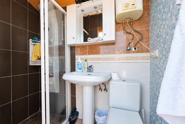 Descubre esta impresionante villa reformada ubicada cerca de Calpe, a pocos minutos andando del centro y las playas — 11