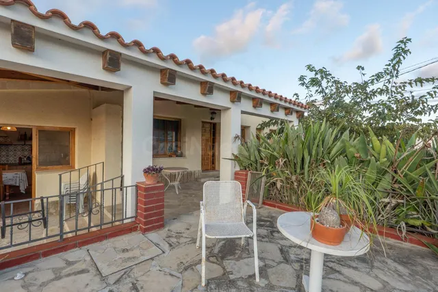Casa reformada con amplia parcela de 2.163 m2: espacio, tran - foto 3