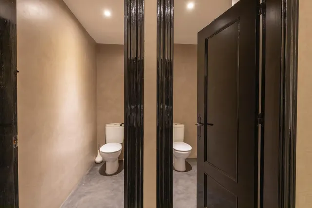 Local comercial 300m² en venta - Correos — 20