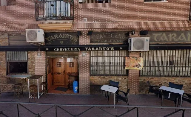 SE VENDEN 2 locales comerciales OKUPA en C Lavaderos de Yele