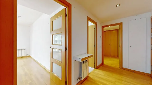 Poblenou: luz natural, dos amplias habitaciones y parking y trastero incluidos en el precio. — 33