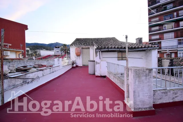 Amplia casa de pueblo con terraza, balcón y trastero — 16