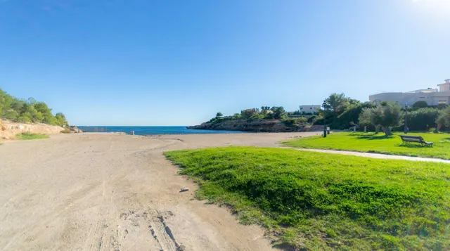 Magnifica villa de 347m2, situada a 1ª línea de mar — 41