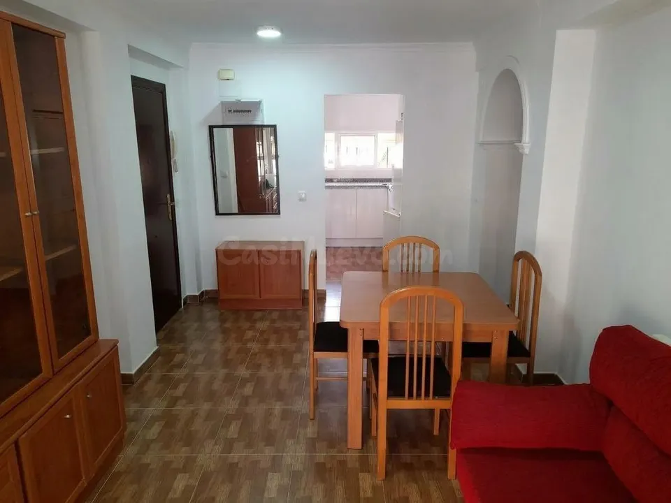 SE VENDE PISO EN LA ZONA DE LAS 512