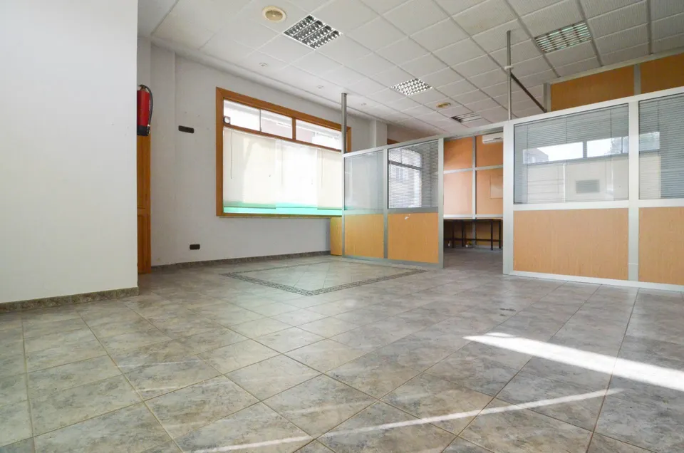 Urbis te ofrece un local en venta en Santa Marta de Tormes, Salamanca.