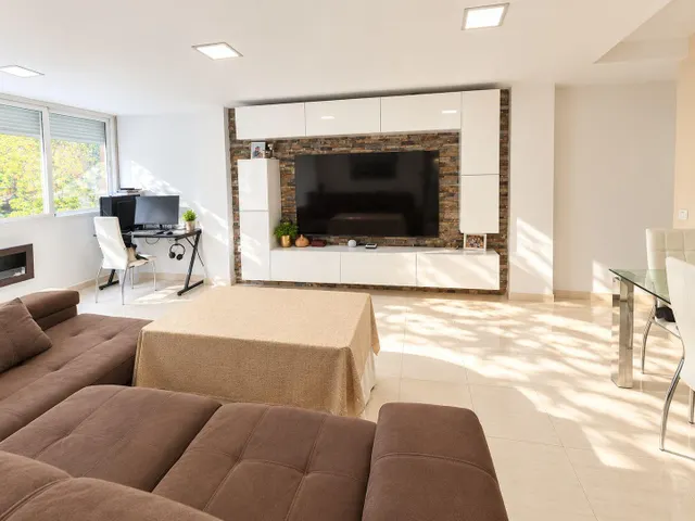Piso reformado junto al parque del Oeste. — 15
