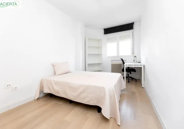 ¡Oportunidad Única en Granada! Piso Espectacular  en Plaza de Gracia — 18