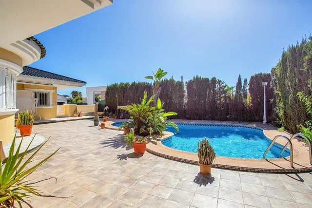 Oportunidad villa de lujo con mas de 500m2 de vivienda — 50