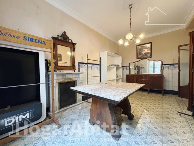 Espaciosa casa con local comercial y garaje en el centro — 17