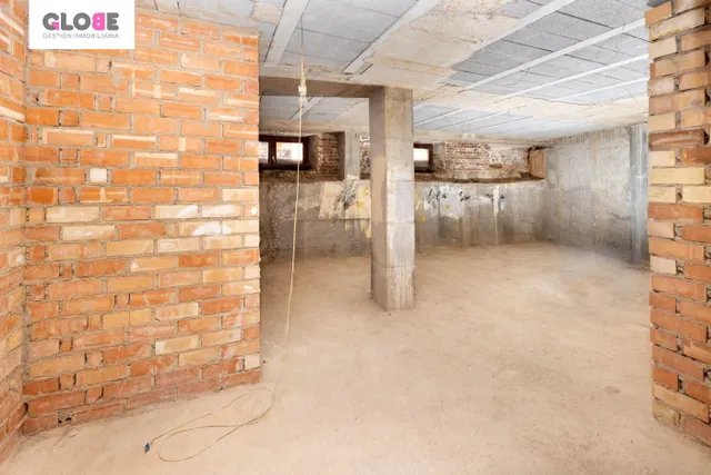 LOCAL EN VENTA JUNTO PLAZA ISABEL LA CATÓLICA — 10