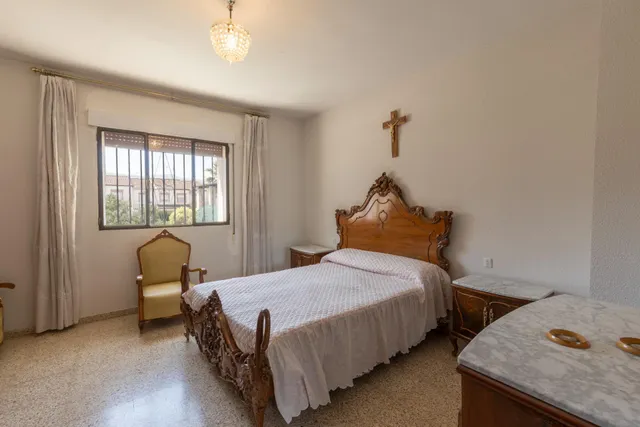 EXCEPCIONAL OPORTUNIDAD EN PLENO CENTRO DE HUÉTOR VEGA — 45
