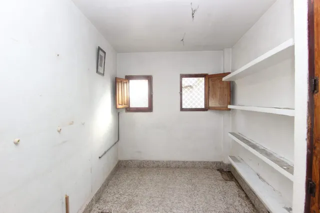 PLANTA BAJA , 350 METROS , PATIO AMPLIO , GRAN OPORTUNIDAD — 40
