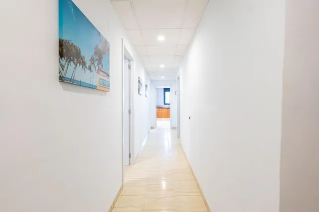 Piso muy céntrico en venta en Deltebre con terraza privada - foto 3