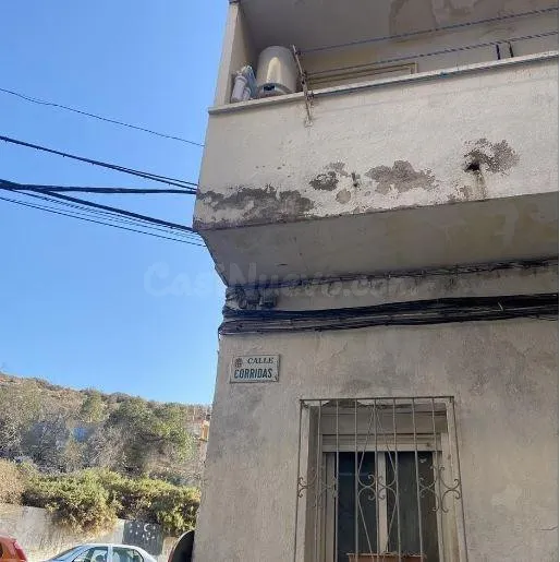 SE VENDE piso OKUPA en C CORRIDAS 1 de Almería - foto 2