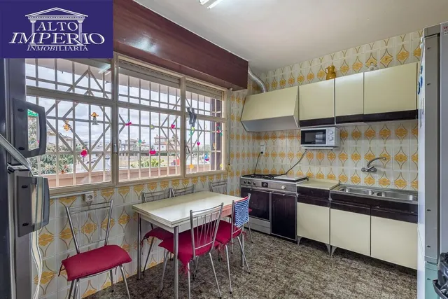 Gran casa con parcela y piscina en Cájar — 12