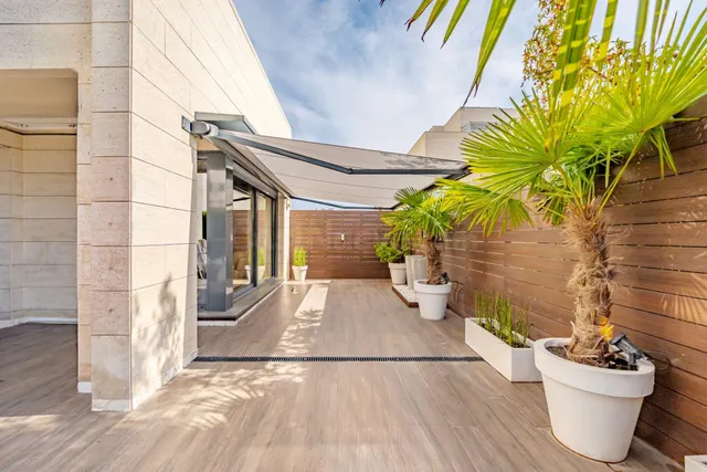 Exclusiva Vivienda en Planta Baja con Jardín Privado - foto 5