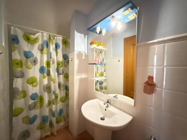 Bungalow con jardín privado, garaje y piscina comunitaria en Santa Pola — 26