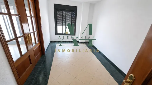 Amplio Piso en Avenida de Alemania - foto 5