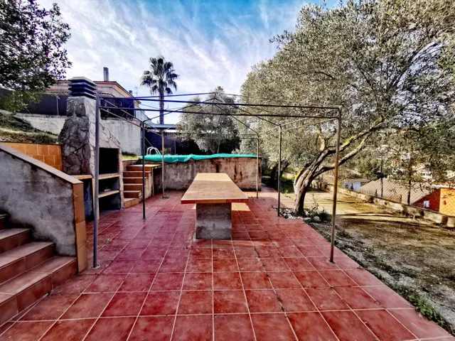 Soleado con magníficas vistas y zona de barbacoa con piscina — 7