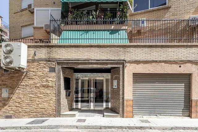 GRAN PISO JUNTO CAMPUS DE LA SALUD — 23