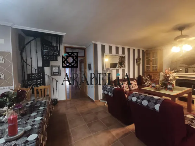 GRAN CHALET INDEPENDIENTE EN PARCELA DE 1.000 m2 CON PISCINA - foto 4