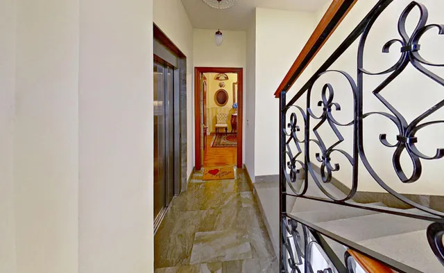 EXCELENTE PISO EN CALLE REJAS DE LA VIRGEN — 27