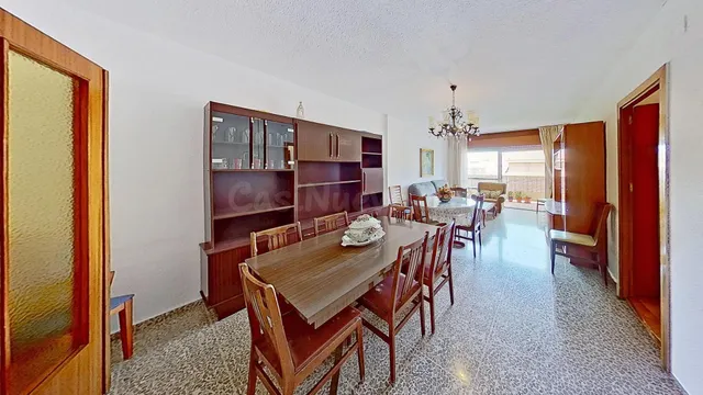 AMPLIA Y LUMINOSA VIVIENDA EN ZONA HUERTA DE LA CONDESA - foto 2